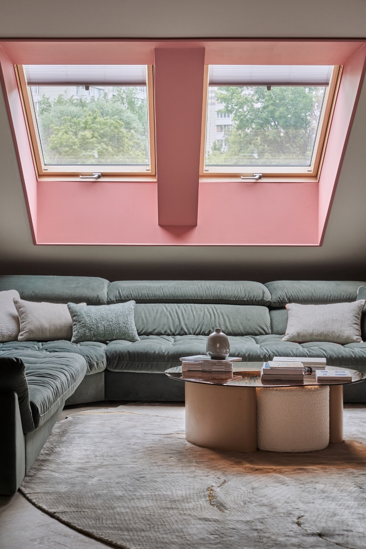 dom-s-tsvetnym-intererom-3