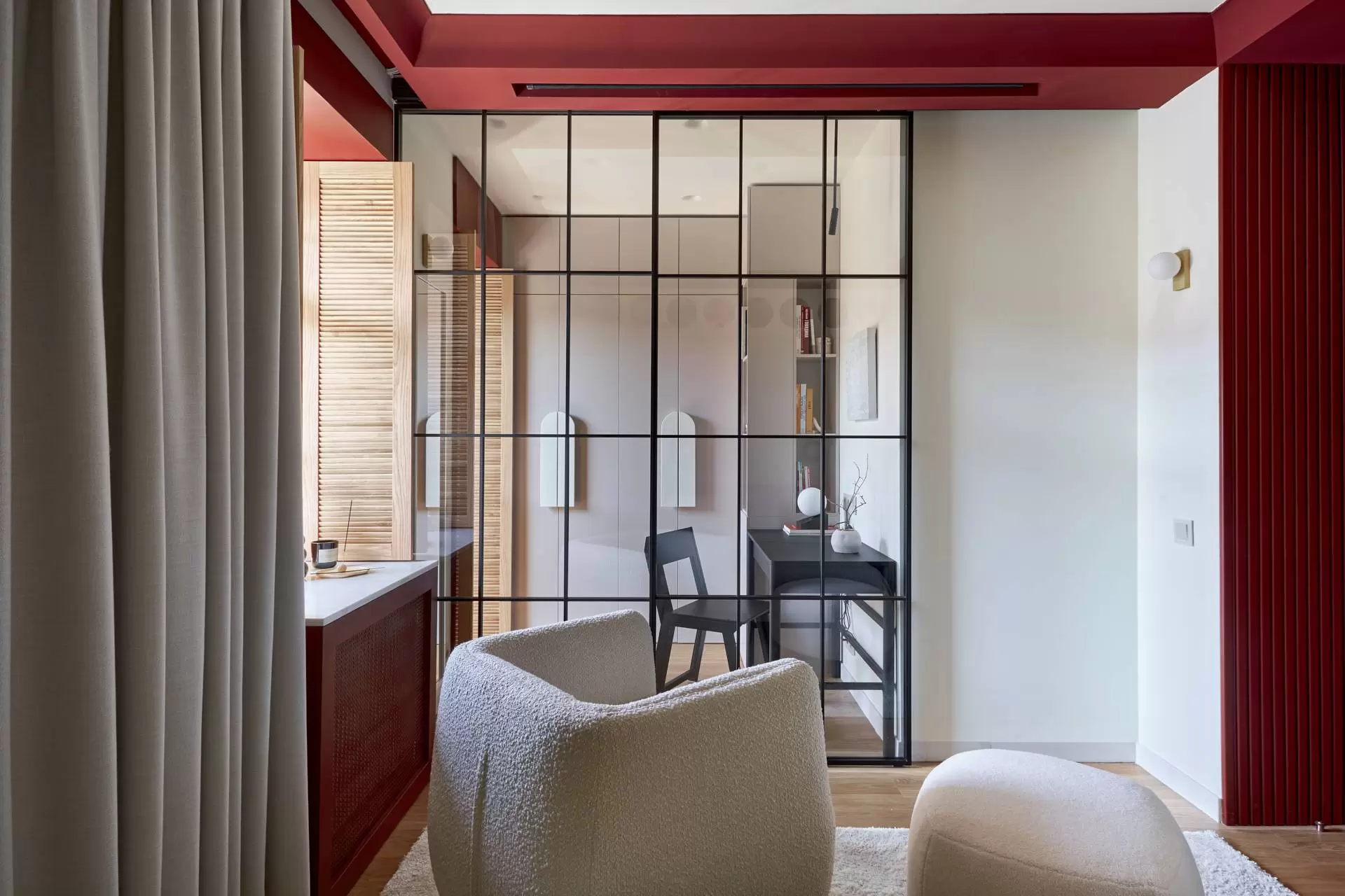 spalnya-s-bagrovym-portalom-7