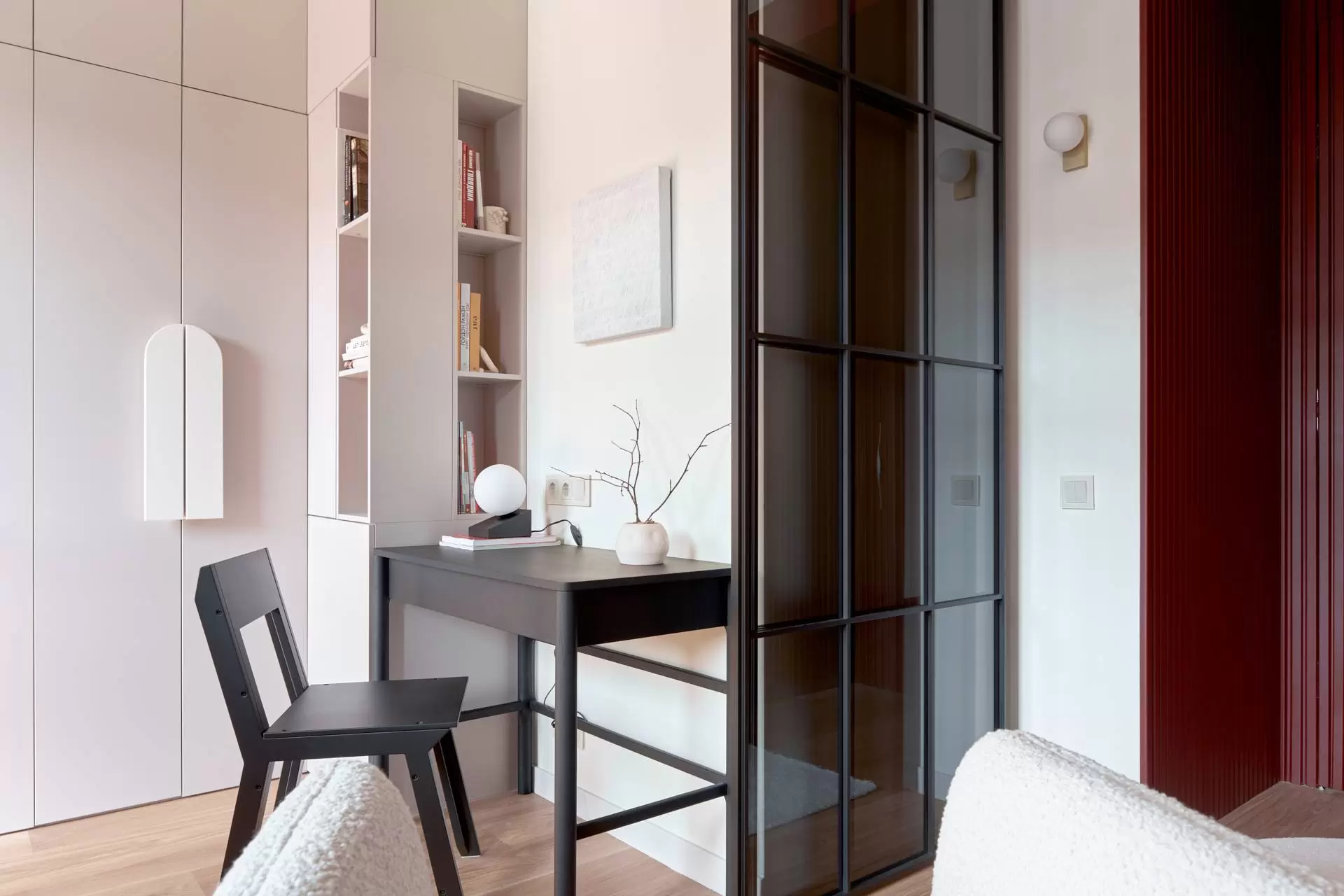 spalnya-s-bagrovym-portalom-13